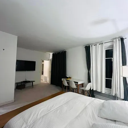 Champ De Mars Grenelle Paříž