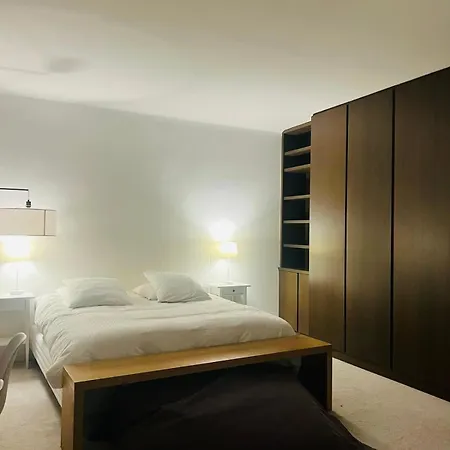 Champ De Mars Grenelle Paříž